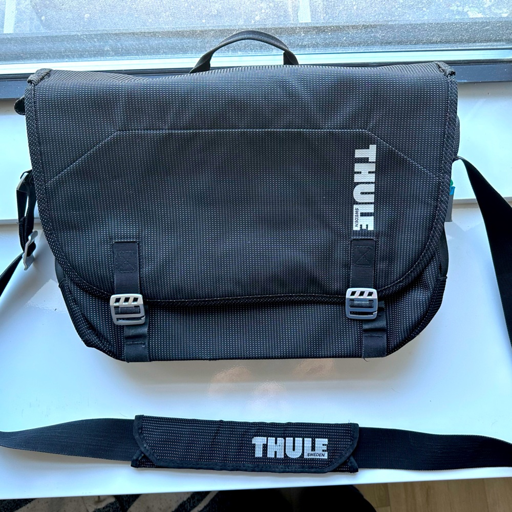 Thule Men’s Laptop Crossbody Messenger